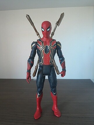 Marvel avengers spiderman infinty war iron spider oyuncak