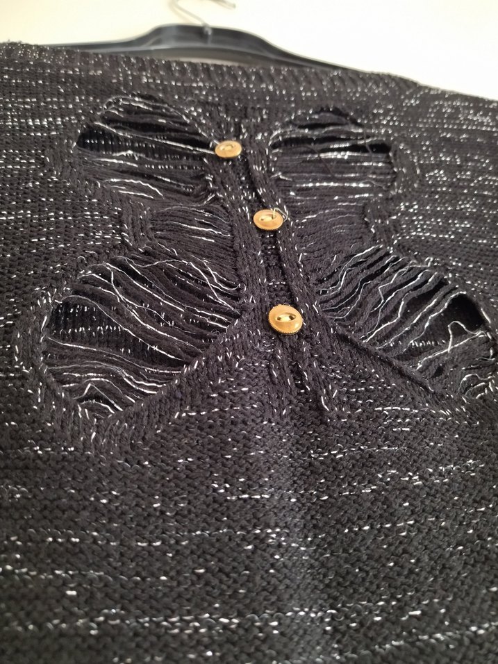 Siyah arka detaylı Kazak - Görsel 3