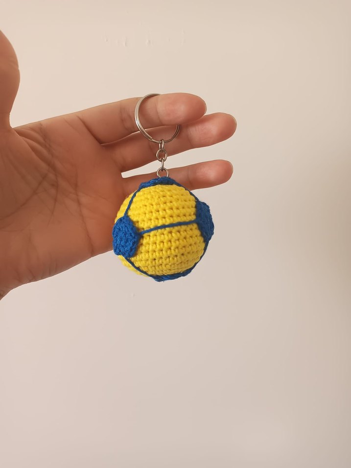 Renkli Örgü amigurumi futbol topu anahtarlık - Görsel 2