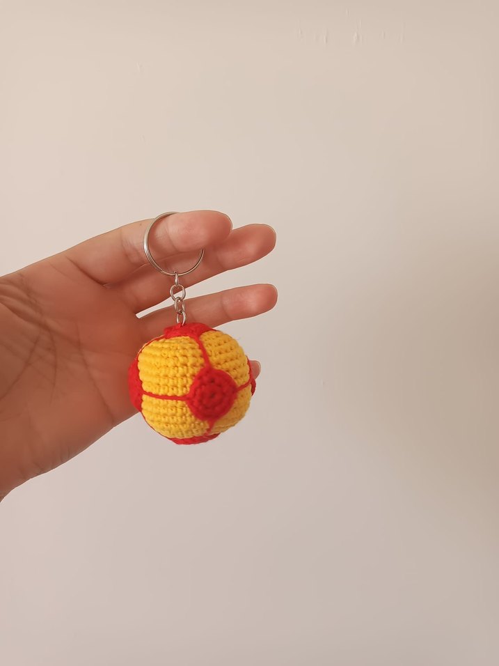 Renkli Örgü amigurumi futbol topu anahtarlık - Görsel 4