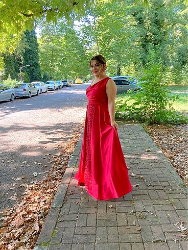 Kırmızı simli saten elbise