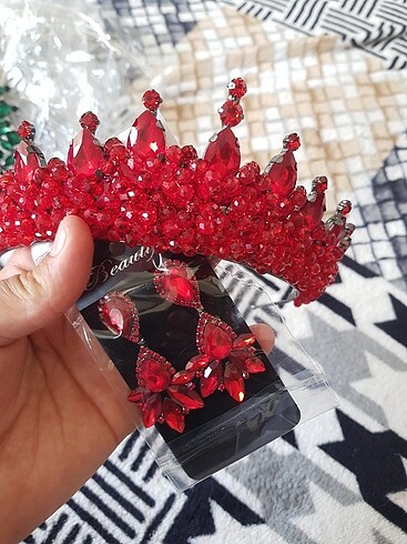 Kırmızı beyaz gelin tacı 