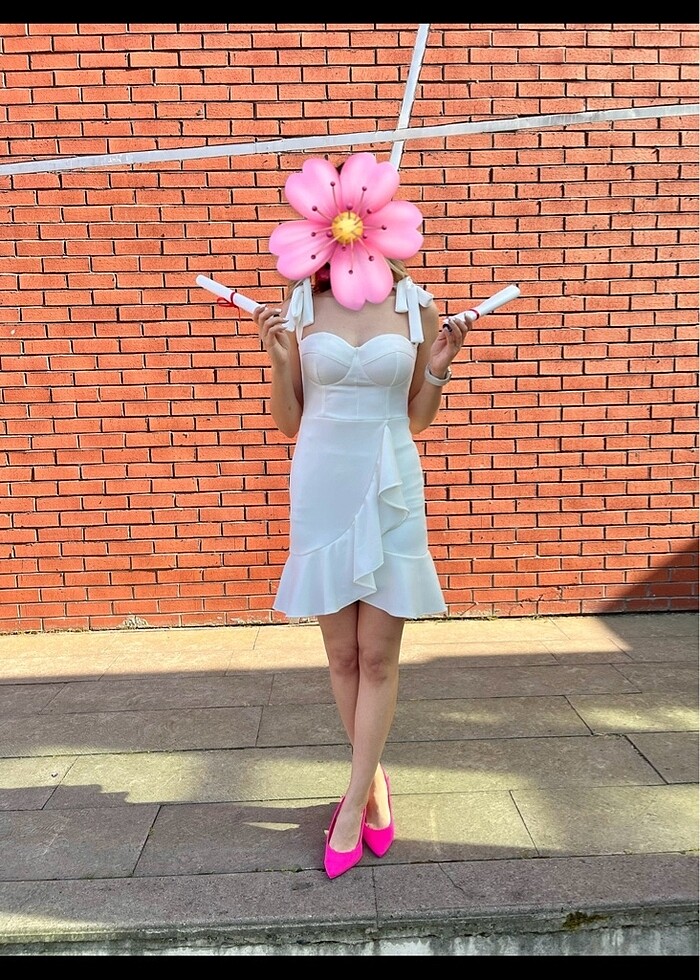 Beyaz Eteği Fırfırlı Elbise - Görsel 3