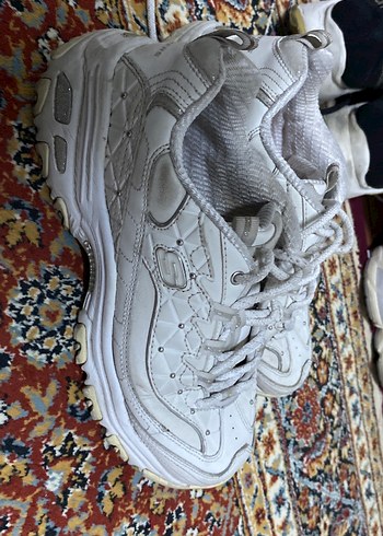 Skechers Beyaz Platform Topuklu Spor Ayakkabı sadece kirlı