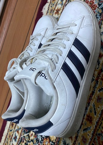 Adidas Adidas Beyaz Kadın Bağcıklı Spor Ayakkabı sadece kirlı