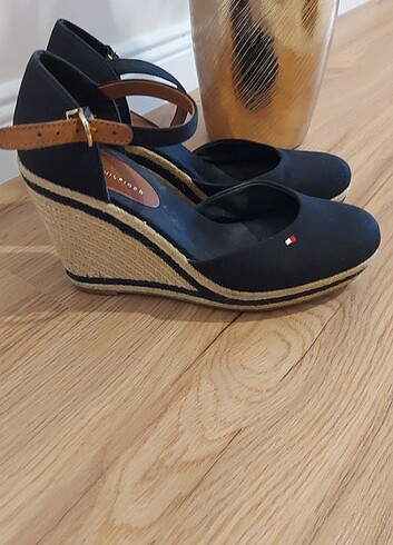 39 Beden Tommy Hilfiger ayakkabi
