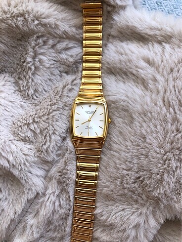 OMAX QUARTZ CRYSTAL WATERPROOF GOLD SAAT
