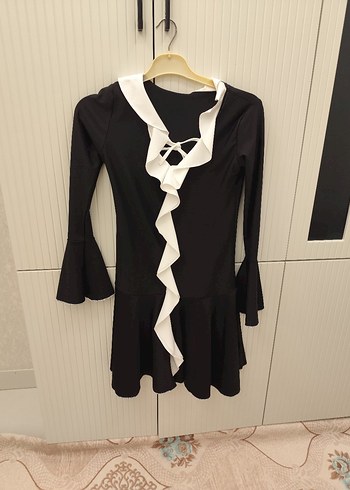 V Yaka Siyah Mini Gotik Elbise - Görsel 3