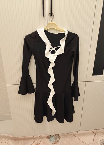 V Yaka Siyah Mini Gotik Elbise - Görsel 4