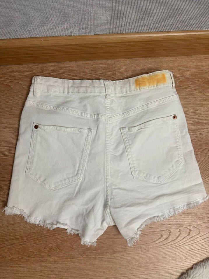 Beyaz Mini Keten Şort - Görsel 2