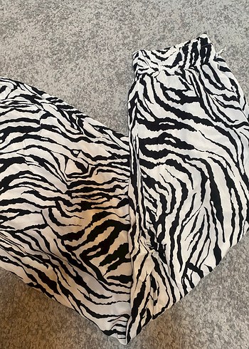 Diğer Kadın Geniş Paça Zebra Desenli Pantolon