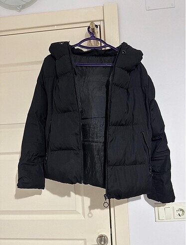 Bershka Kapüşonlu şişme mont