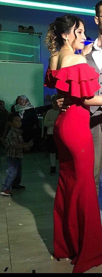 Kırmızı elbise