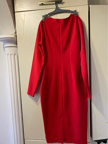 s Beden Göğüs dekolte detaylı kırmızı kalem elbise
