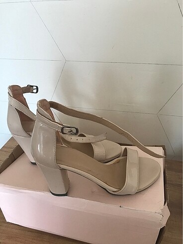 Topuklu ayakkabı - Görsel 2