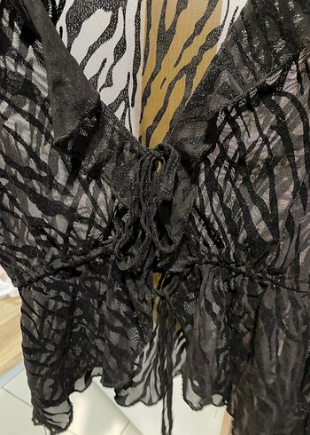 Siyah Dantel Detaylı transparan Gotik V Yaka Bluz - Görsel 3