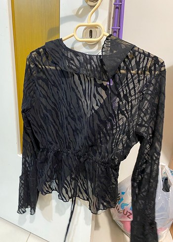 Siyah Dantel Detaylı transparan Gotik V Yaka Bluz - Görsel 2