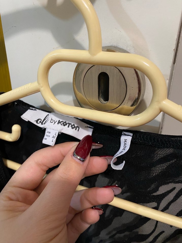 Siyah Dantel Detaylı transparan Gotik V Yaka Bluz - Görsel 5