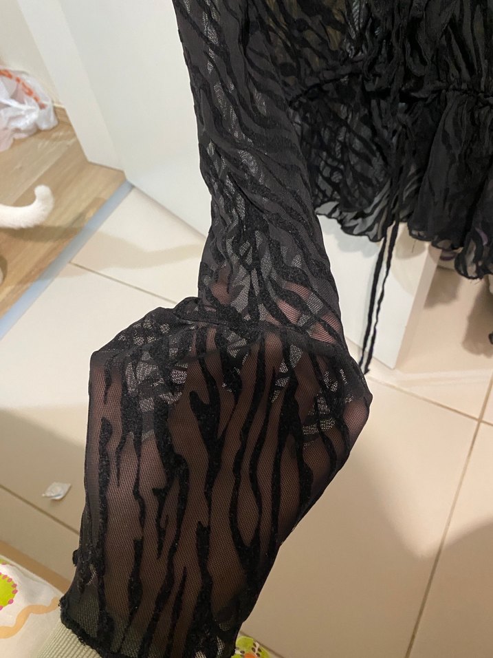 Siyah Dantel Detaylı transparan Gotik V Yaka Bluz - Görsel 4