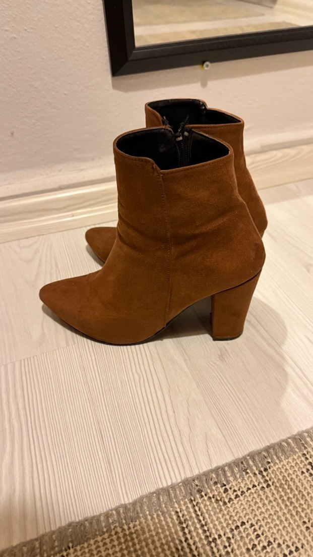 Kahverengi Süet Kadın Topuklu Bot - Görsel 2