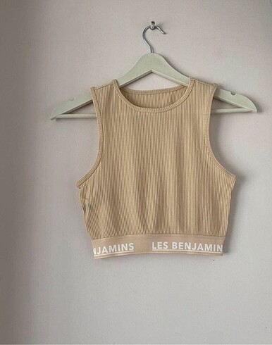 Les benjamins crop