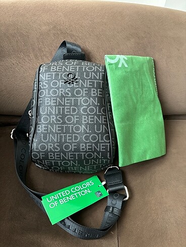 Benetton vücut çantası