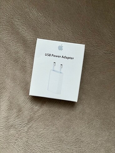 iPhone orijinal şarj adaptörü