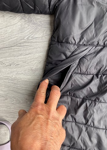 Siyah Erkek Çocuk Kapüşonlu Kaban - Görsel 2