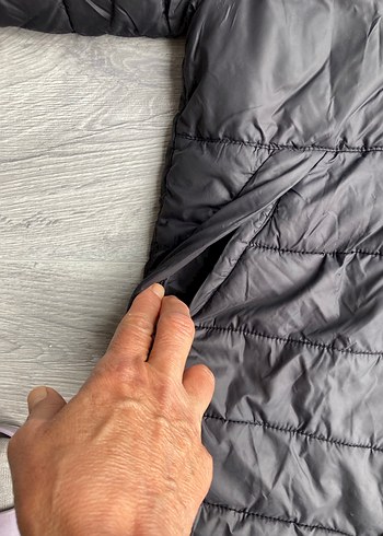 Siyah Erkek Çocuk Kapüşonlu Kaban - Görsel 3