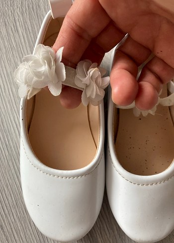 Kız Çocuk Beyaz Fırfırlı Babet Ayakkabı - Görsel 2