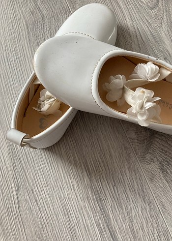 Kız Çocuk Beyaz Fırfırlı Babet Ayakkabı - Görsel 4