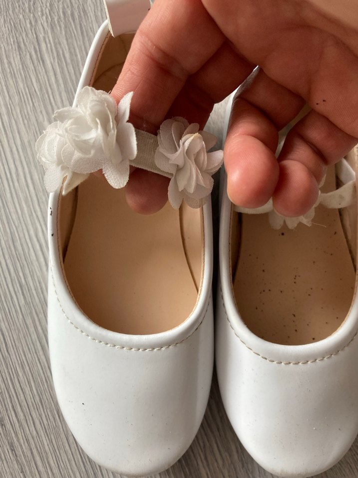 Kız Çocuk Beyaz Fırfırlı Babet Ayakkabı - Görsel 2