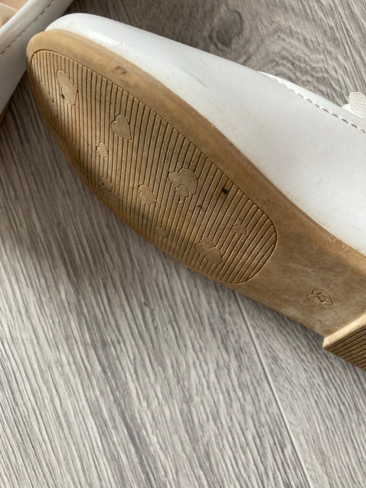 Kız Çocuk Beyaz Fırfırlı Babet Ayakkabı - Görsel 5