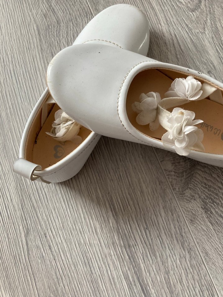 Kız Çocuk Beyaz Fırfırlı Babet Ayakkabı - Görsel 4