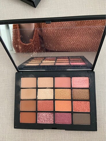 Nars Nars Summer Unrated Far paleti