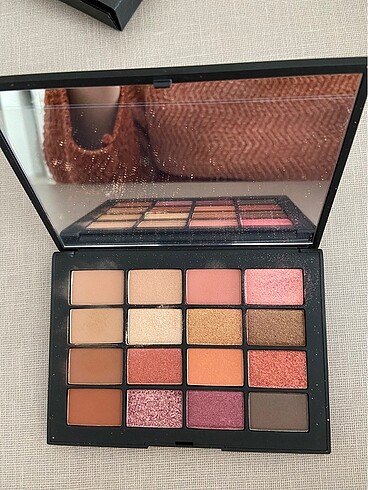  Beden Nars Summer Unrated Far paleti