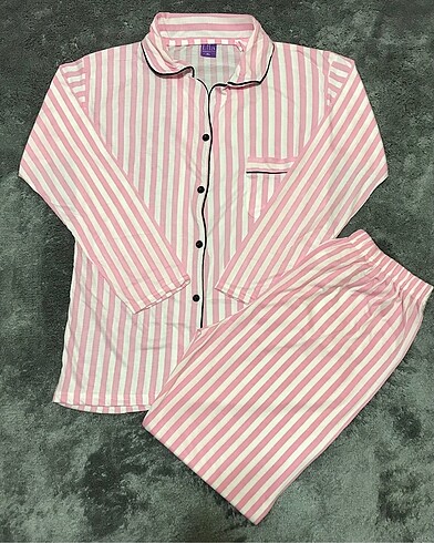 Düğmeli kadın pijama takımı