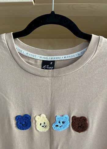 Nakışlı Düğmeli Bej Nakışlı Sweatshirt - Görsel 3