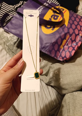 Altın Renkli Koyu Yeşil Uçlu Kolye - Görsel 3