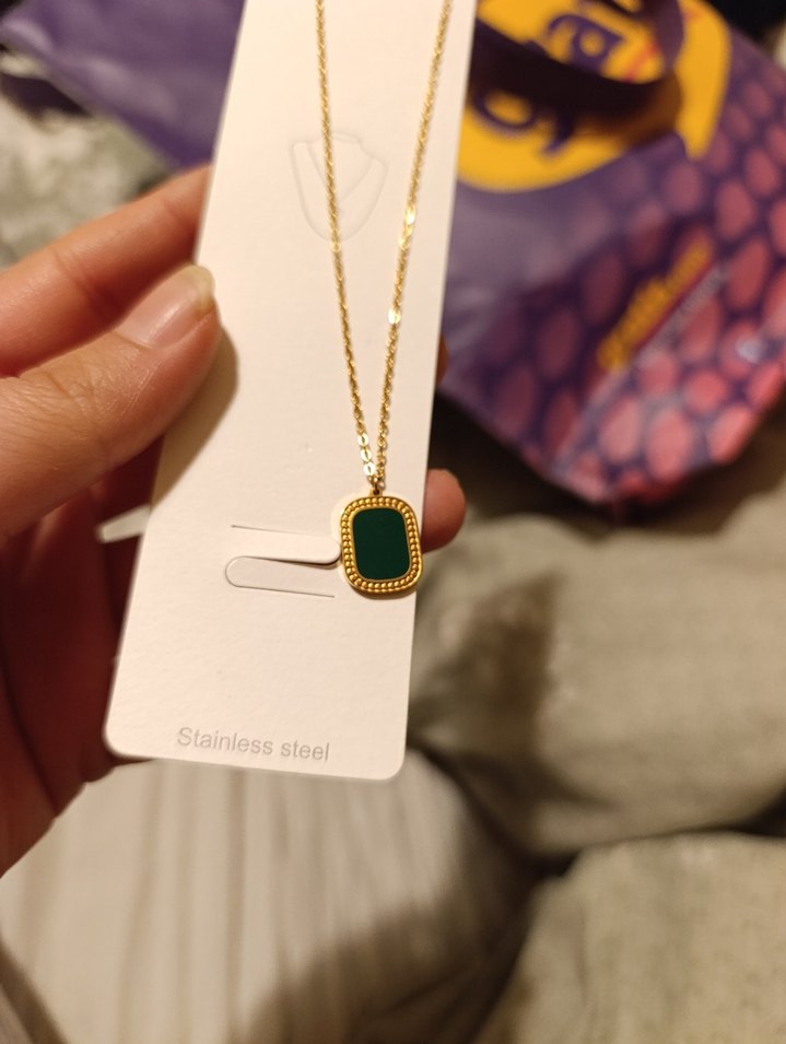 Altın Renkli Koyu Yeşil Uçlu Kolye - Görsel 2