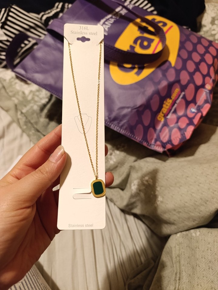 Altın Renkli Koyu Yeşil Uçlu Kolye - Görsel 3