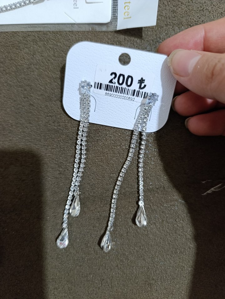 Uzun Payetli Gri Beyaz Küpe - Görsel 2