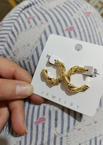 Altın Renk Mini Yılan Desenli Boncuklu Küpeler - Görsel 2