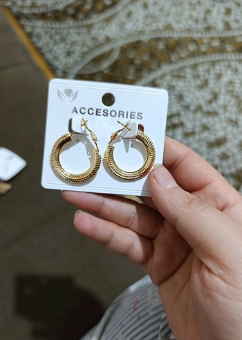 Yılan Desenli Mini Altın Küpeler - Görsel 2