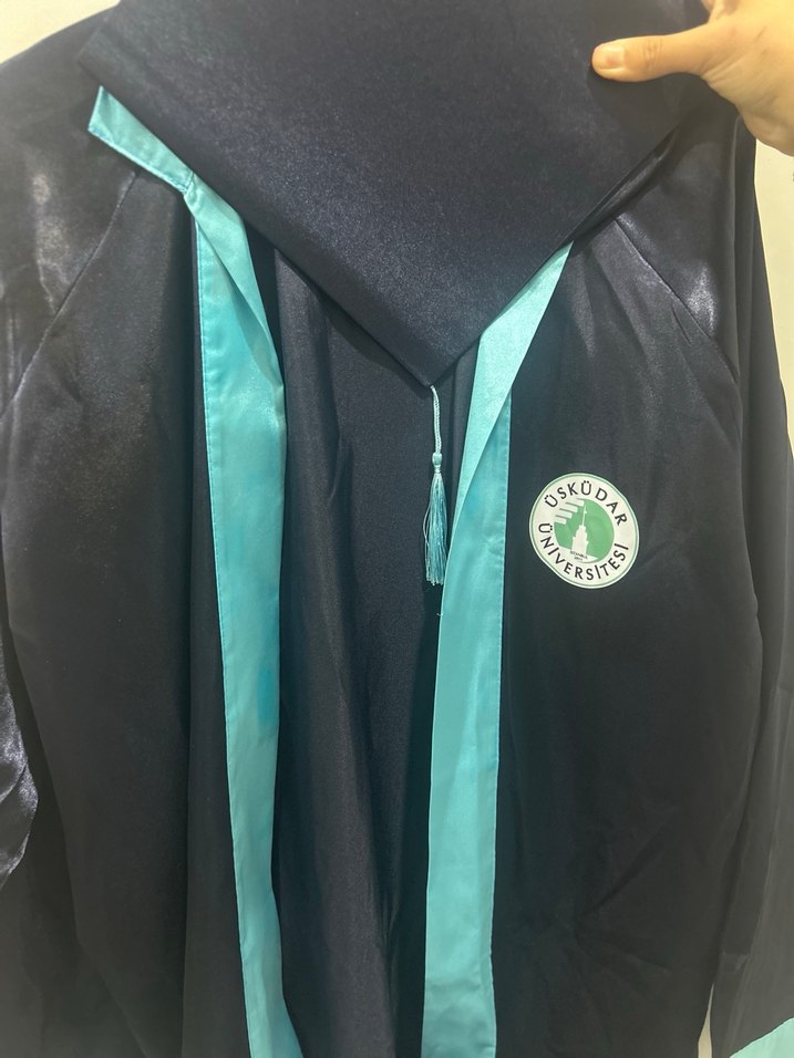 Yeşil Uzun Kollu Mezuniyet Elbisesi
Üsküdar üniversitesi - Görsel 2