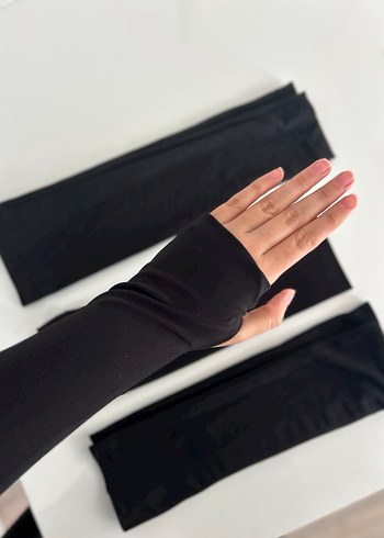 Gri Elastik Parmak Geçirmeli Kolluk - Görsel 4