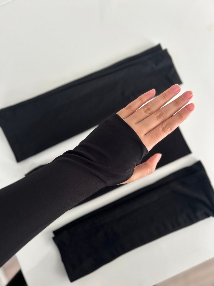 Gri Elastik Parmak Geçirmeli Kolluk - Görsel 4