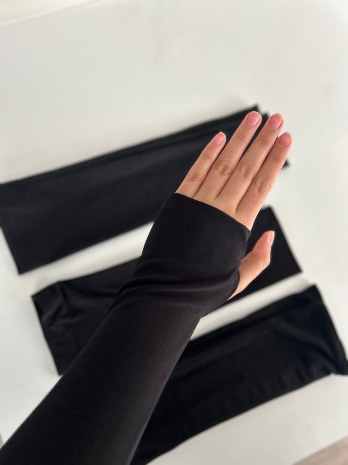 Gri Elastik Parmak Geçirmeli Kolluk - Görsel 3