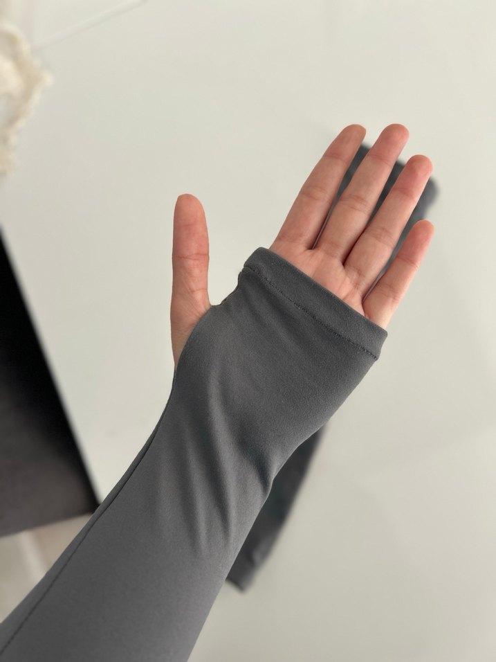 Gri Parmaksız Kadın Eldiveni - Görsel 2