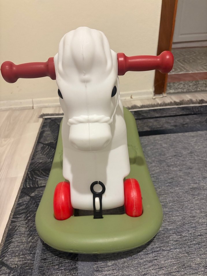 Yeşil beyaz kırmızı sallanan at - Görsel 2